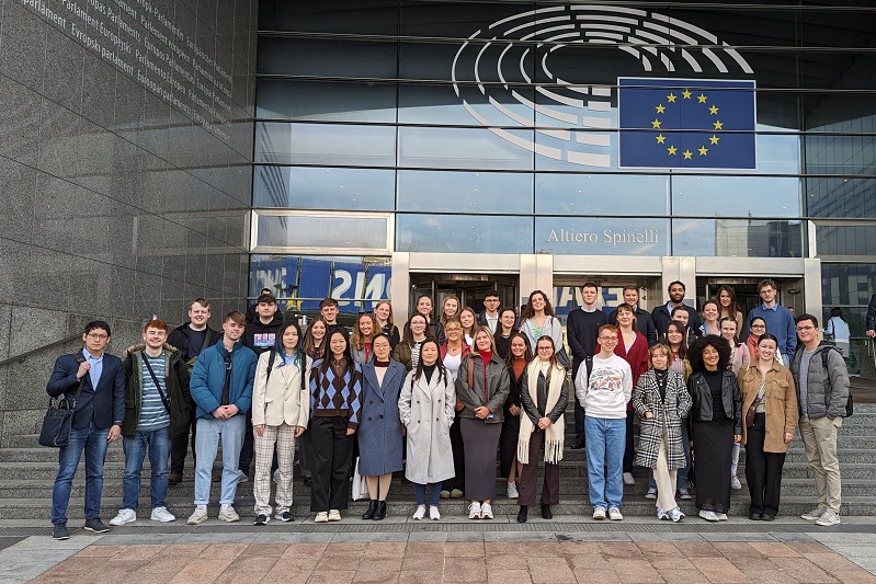 a group of people standing on the steps out side the European parliament